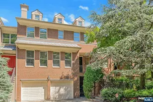 4 Ascot Way, Fort Lee, NJ 07024 - Photo 2