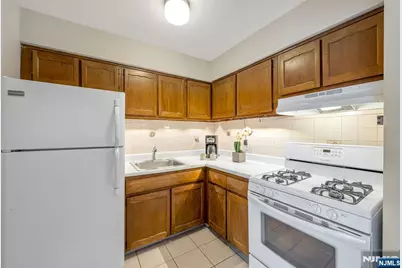 565 Grove Street 10 #10, Clifton, NJ 07013 - Photo 16