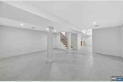 887 Linden Avenue, Ridgefield, NJ 07657 - Photo 44