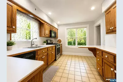 84 Valley View Avenue, Ridgewood, NJ 07450 - Photo 6