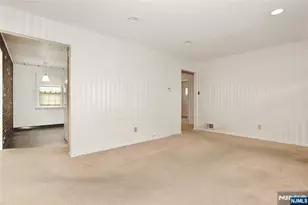 12 Beverly Ln, Waldwick, NJ 07463 - Photo 6