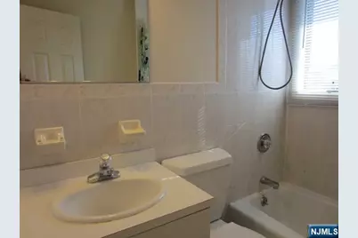 2217 B Mackay B #B, Fort Lee, NJ 07024 - Photo 4