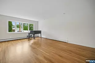 6 Aster Ct, Paramus, NJ 07652 - Photo 4