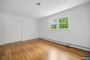6 Aster Ct, Paramus, NJ 07652 - Photo 20