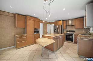 6 Aster Ct, Paramus, NJ 07652 - Photo 6