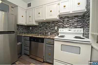 160 Overlook Avenue 3E2 #3E2, Hackensack, NJ 07601 - Photo 8