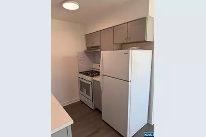206 Riverview Place 9 #9, Cliffside Park, NJ 07010 - Photo 6