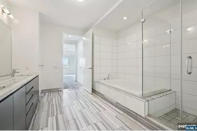 1 Executive 605 #605, Fort Lee, NJ 07024 - Photo 44