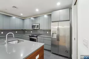 1 Executive 605, Fort Lee, NJ 07024 - Photo 36