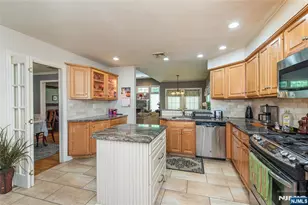 17 Morningside Cir, Little Falls Township, NJ 07424 - Photo 4
