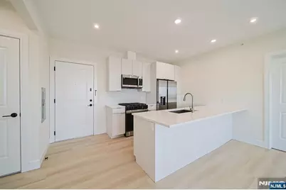 401 E Central Boulevard 2E #2E, Palisades Park, NJ 07650 - Photo 4