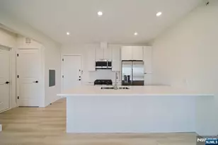 401 E Central Blvd 2E, Palisades Park, NJ 07650 - Photo 4