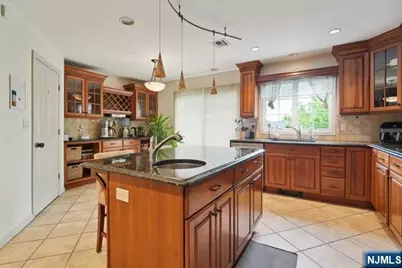 75 Myrtle Avenue 1 #1, Edgewater, NJ 07020 - Photo 10