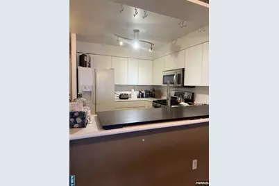 402 Williams Court U402 #U402, Edgewater, NJ 07020 - Photo 2