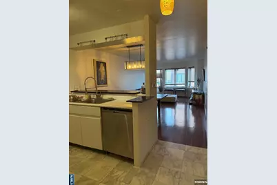 402 Williams Court U402 #U402, Edgewater, NJ 07020 - Photo 4