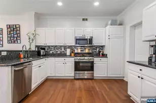 28 George Russell Way 14, Clifton, NJ 07013 - Photo 8