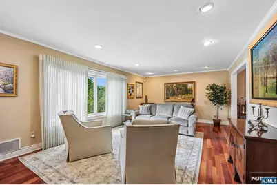 17 Stonewall Drive, Livingston, NJ 07039 - Photo 4