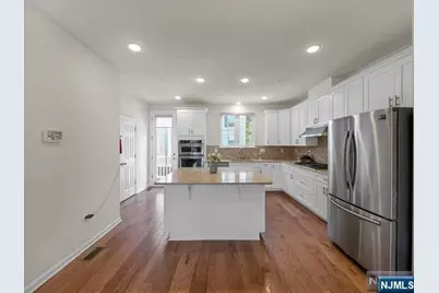 12 Litchfield Lane, Fair Lawn, NJ 07410 - Photo 10
