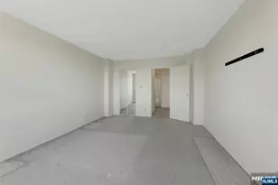 2000 Linwood Ave 15 H, Fort Lee, NJ 07024 - Photo 32