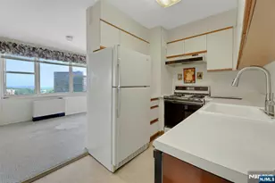 2000 Linwood Ave 15 H, Fort Lee, NJ 07024 - Photo 26
