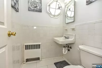 84 Burton Avenue, Hasbrouck Heights, NJ 07604 - Photo 10