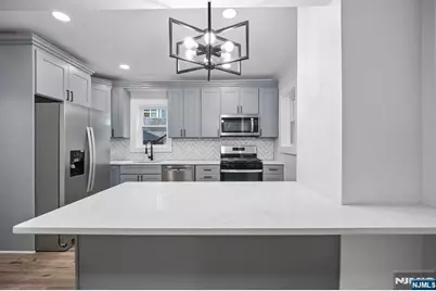 18 Hilton Avenue, Maplewood, NJ 07040 - Photo 2