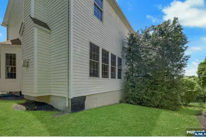 81 Lafayette Circle, Totowa, NJ 07512 - Photo 44