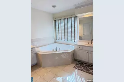 81 Lafayette Circle, Totowa, NJ 07512 - Photo 26