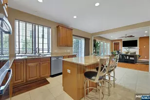 81 Lafayette Cir, Totowa, NJ 07512 - Photo 14