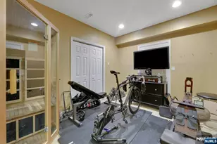 81 Lafayette Cir, Totowa, NJ 07512 - Photo 30