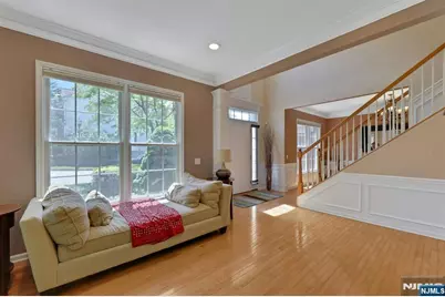 81 Lafayette Circle, Totowa, NJ 07512 - Photo 8