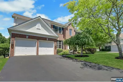 81 Lafayette Circle, Totowa, NJ 07512 - Photo 2