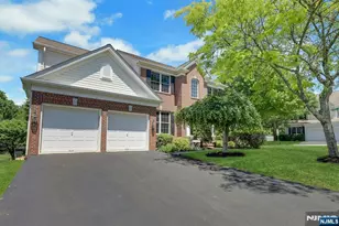 81 Lafayette Cir, Totowa, NJ 07512 - Photo 2