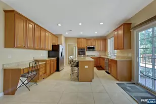 81 Lafayette Cir, Totowa, NJ 07512 - Photo 10