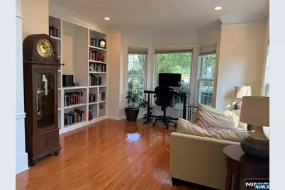 81 Lafayette Circle, Totowa, NJ 07512 - Photo 6