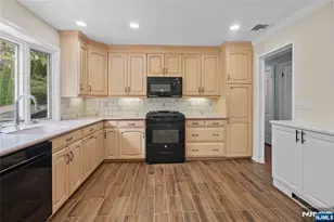230 Orchard Dr, Mahwah, NJ 07430 - Photo 6
