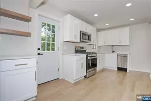 20 Dojean Ct, Bergenfield, NJ 07621 - Photo 8