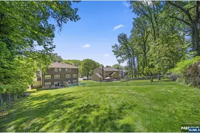 89 Forsythia Lane B #B, Paramus, NJ 07652 - Photo 20