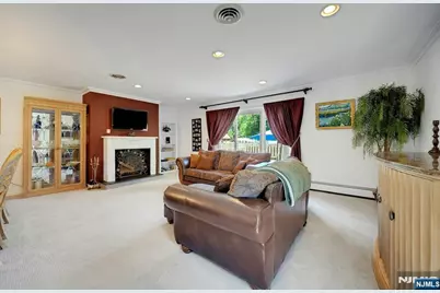 22 Hampton Court 422 #422, Washington Township, NJ 07676 - Photo 10