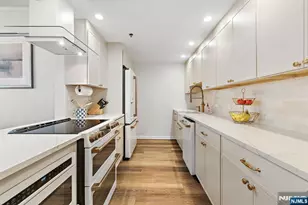 2 Constitution Ct 814, Hoboken, NJ 07030 - Photo 18