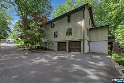 364 Canterbury Lane, Wyckoff Township, NJ 07481 - Photo 8