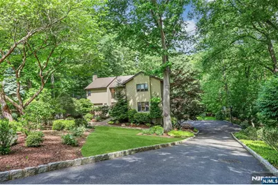 364 Canterbury Lane, Wyckoff Township, NJ 07481 - Photo 6