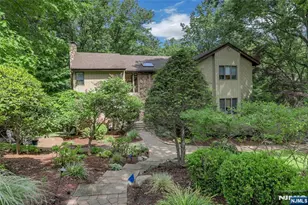 364 Canterbury Ln, Wyckoff Township, NJ 07481 - Photo 2