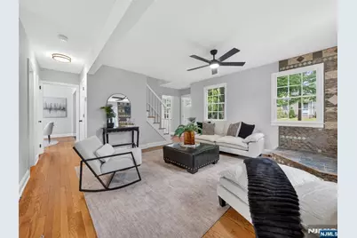 538 Coolidge Place, Paramus, NJ 07652 - Photo 4