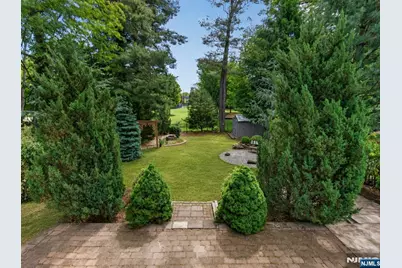 538 Coolidge Place, Paramus, NJ 07652 - Photo 32