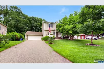 41 Circle Drive, Paramus, NJ 07652 - Photo 32