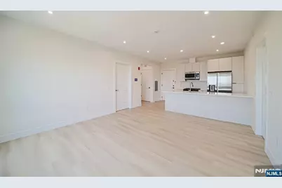 401 E Central Boulevard 3C #3C, Palisades Park, NJ 07650 - Photo 4