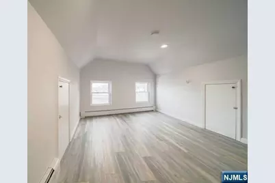 107 Washington Avenue, Little Ferry, NJ 07643 - Photo 8