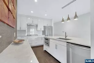 331 Promenade, Edgewater, NJ 07020 - Photo 10