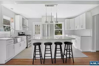 180 Vanderburgh Avenue, Rutherford, NJ 07070 - Photo 8